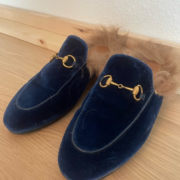 GUCCI
Horsebit Accent Velvet Mules in blue - Picture 3 of 4